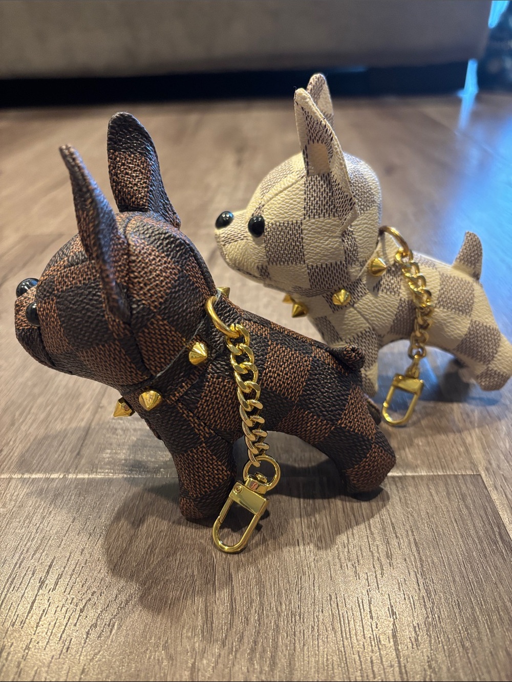 French Bulldog Checkered Bag Charm Keychain Set Brown & White Gold Stud Collar - Picture 3 of 5